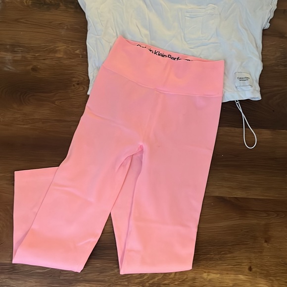 Calvin Klein Performance Set - Picture 3 of 4